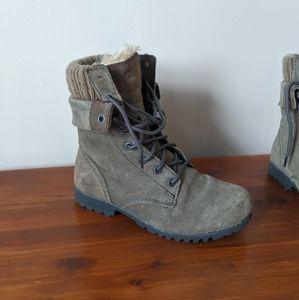 Waterproof leather boots from Catpillar